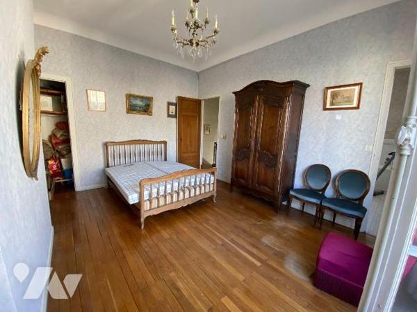 BORDEAUX SAINT GENES
Située rue de Pessac cette magnifique demeure bourgeoise avec éléments d'...