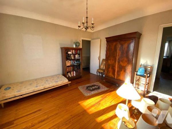 BORDEAUX SAINT GENES
Située rue de Pessac cette magnifique demeure bourgeoise avec éléments d'...