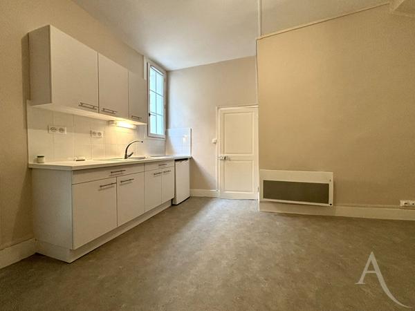 Hyper centre ville - Appartement deux pièces rue Bourbonnoux !