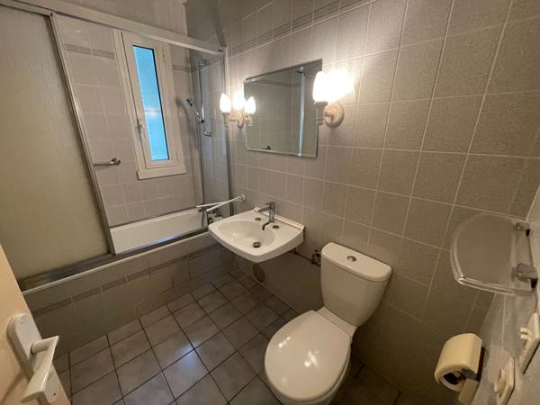 Maison Betton 7 pièce(s) PROXIMITE COMMODITES / TRES GRAND TERRAIN / SOUS SOL / CHAUFFAGE GAZ