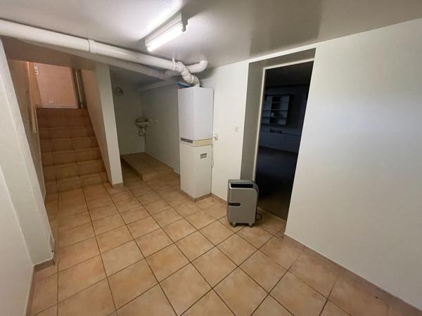 Maison Betton 7 pièce(s) PROXIMITE COMMODITES / TRES GRAND TERRAIN / SOUS SOL / CHAUFFAGE GAZ