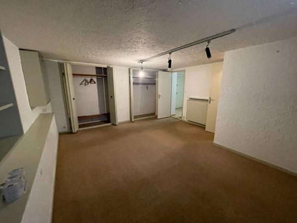 Maison Betton 7 pièce(s) PROXIMITE COMMODITES / TRES GRAND TERRAIN / SOUS SOL / CHAUFFAGE GAZ