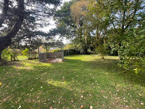 Maison Betton 7 pièce(s) PROXIMITE COMMODITES / TRES GRAND TERRAIN / SOUS SOL / CHAUFFAGE GAZ