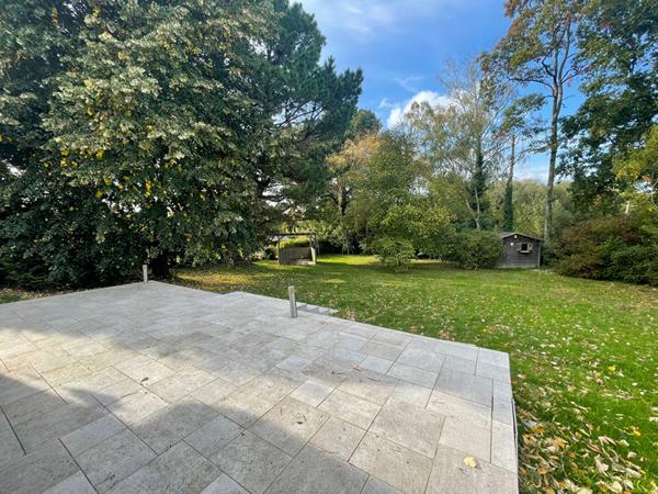 Maison Betton 7 pièce(s) PROXIMITE COMMODITES / TRES GRAND TERRAIN / SOUS SOL / CHAUFFAGE GAZ