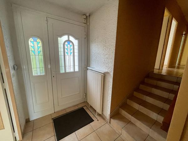 Maison Betton 7 pièce(s) PROXIMITE COMMODITES / TRES GRAND TERRAIN / SOUS SOL / CHAUFFAGE GAZ