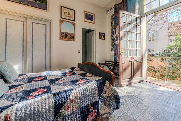 Ancien hôtel particulier de 750 m² avec jardin à vendre à CARPENTRAS.