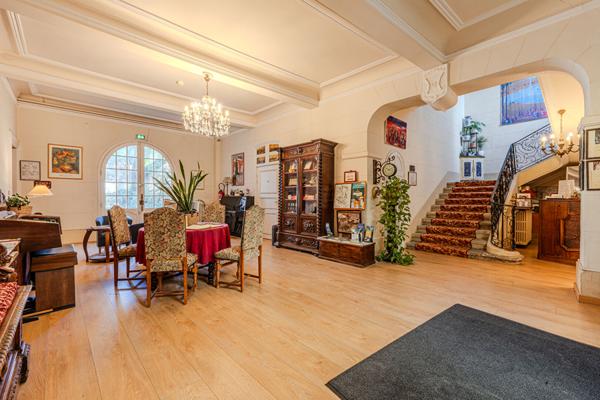 Ancien hôtel particulier de 750 m² avec jardin à vendre à CARPENTRAS.