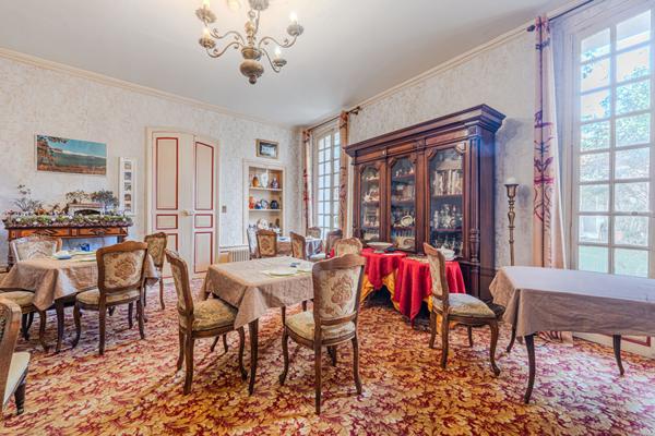 Ancien hôtel particulier de 750 m² avec jardin à vendre à CARPENTRAS.