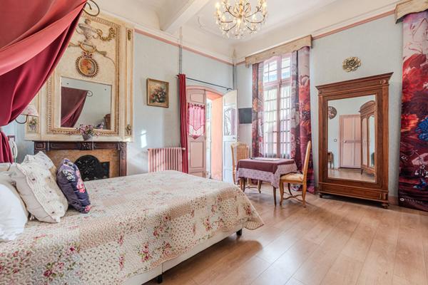 Ancien hôtel particulier de 750 m² avec jardin à vendre à CARPENTRAS.