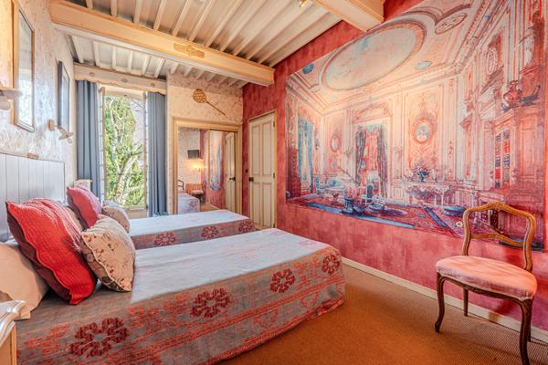 Ancien hôtel particulier de 750 m² avec jardin à vendre à CARPENTRAS.