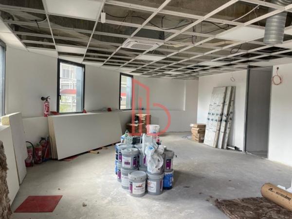Bureau de 80 m² à louer à Bordeaux Lac - Bruges