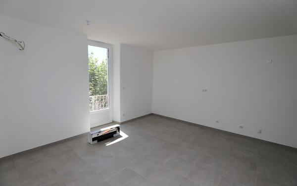 Appartement à vendre    3 pièces • 48 m2    Ruoms