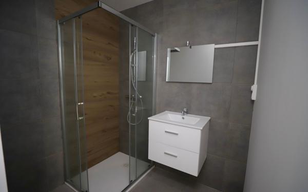 Appartement à vendre    3 pièces • 48 m2    Ruoms