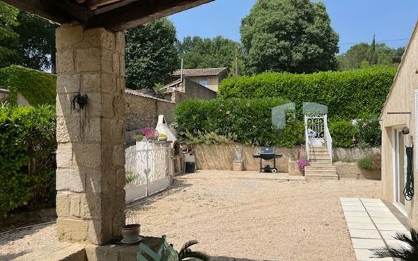 Maison à vendre    5 pièces • 133 m2 Cadenet