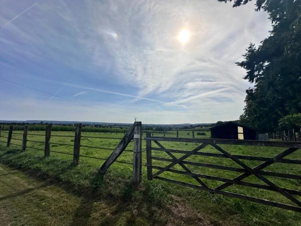 Propriété équestre à vendre – 7 pièces – 2,8 hectares – LANDELLES-ET-COUPIGNY (14), Calvados, Normandie