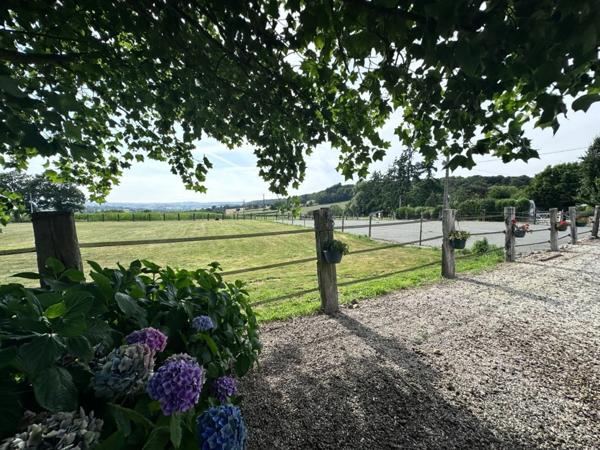 Propriété équestre à vendre – 7 pièces – 2,8 hectares – LANDELLES-ET-COUPIGNY (14), Calvados, Normandie