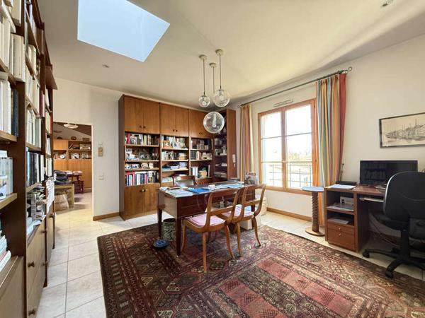 MONTAIGU-VENDEE / Vente Maison 9 Pièces 220 m²