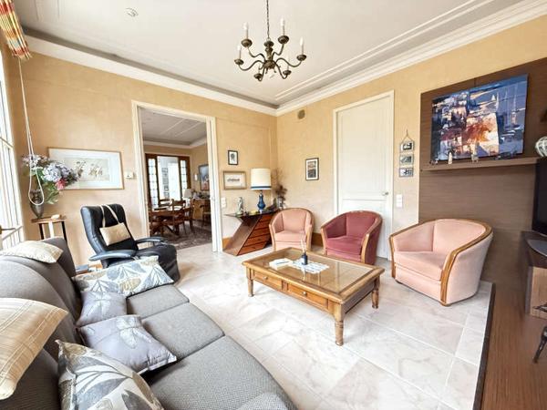 MONTAIGU-VENDEE / Vente Maison 9 Pièces 220 m²