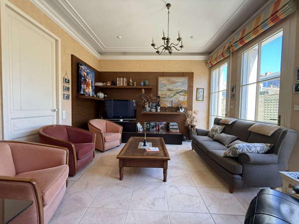 MONTAIGU-VENDEE / Vente Maison 9 Pièces 220 m²
