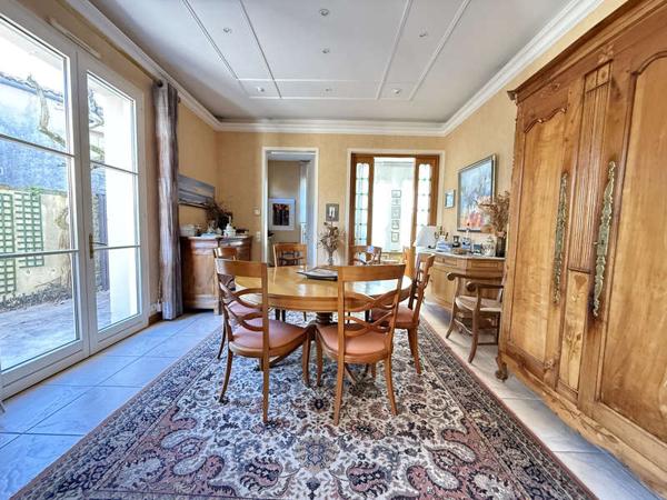 MONTAIGU-VENDEE / Vente Maison 9 Pièces 220 m²