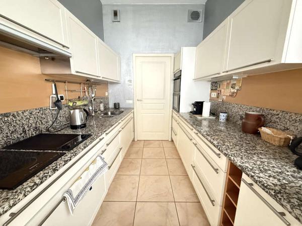 MONTAIGU-VENDEE / Vente Maison 9 Pièces 220 m²
