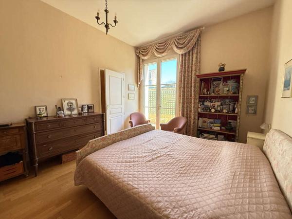 MONTAIGU-VENDEE / Vente Maison 9 Pièces 220 m²