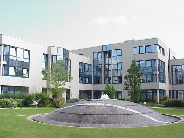 A louer bureaux rénovés et climatisés au sein d'un programme qualitatif