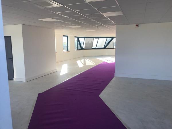 A louer bureaux rénovés et climatisés au sein d'un programme qualitatif