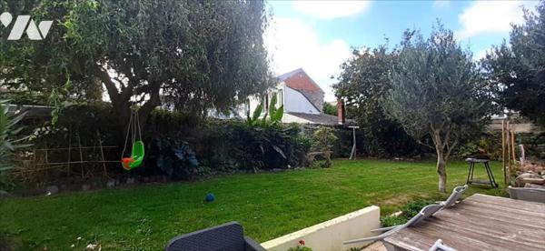 MAISON RENOVEE EQUEURDREVILLE CENTRE + 4 CHAMBRES + GARAGE + JARDIN