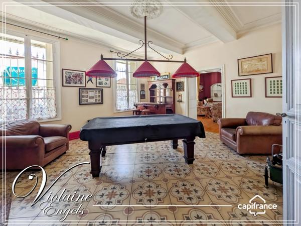 Maison de maître avec tour médiévale et piscine intérieure – Azille (11700)