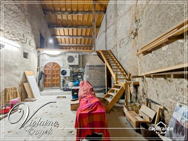 Maison de maître avec tour médiévale et piscine intérieure – Azille (11700)