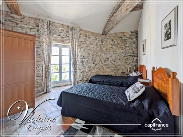 Maison de maître avec tour médiévale et piscine intérieure – Azille (11700)