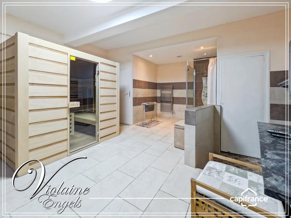 Maison de maître avec tour médiévale et piscine intérieure – Azille (11700)