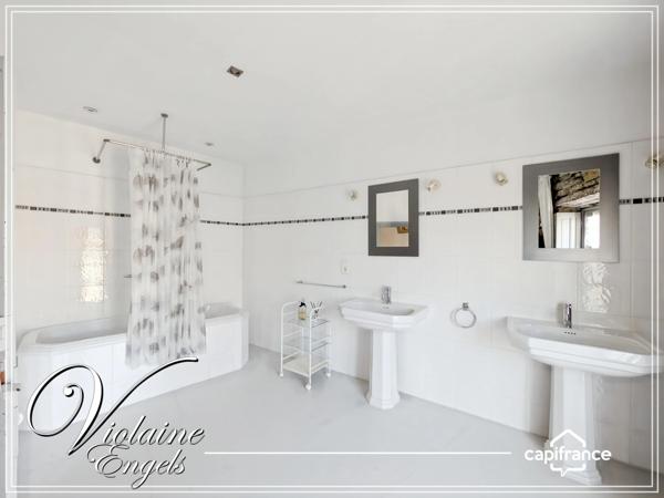 Maison de maître avec tour médiévale et piscine intérieure – Azille (11700)