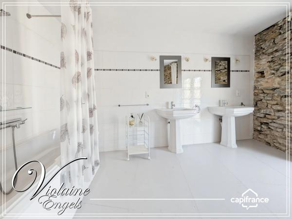 Maison de maître avec tour médiévale et piscine intérieure – Azille (11700)