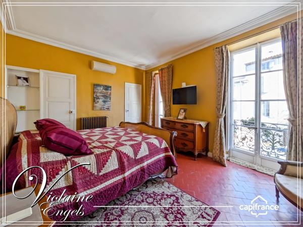 Maison de maître avec tour médiévale et piscine intérieure – Azille (11700)