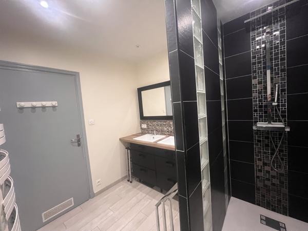 À LOUER, Libre immédiatement. Lorient, Hypercentre – Appartement Meublé 3 Pièces de 89 m² Avec Parking