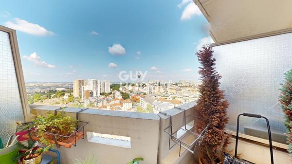 Appartement F1 + coin nuit avec VUE_5mn métro