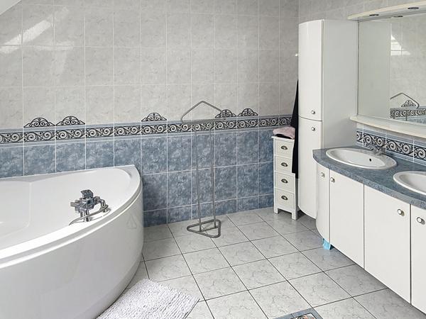 Maison Rives Du Loir En Anjou 9 pièce(s) 180 m2