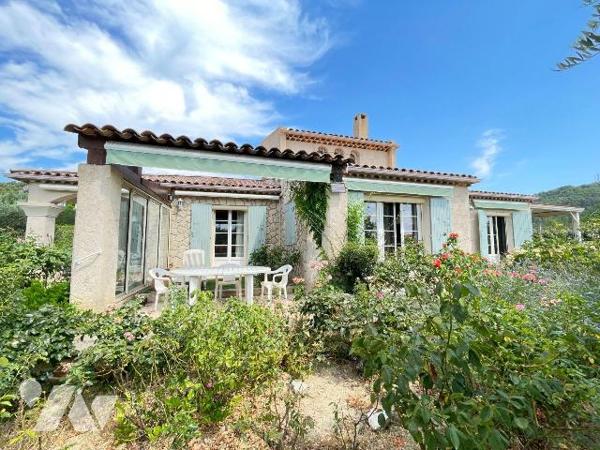 A vendre - Manosque (04) - Alpes de Haute Provence: 
Villa d'env 133,31 m² offrant de beaux vo...