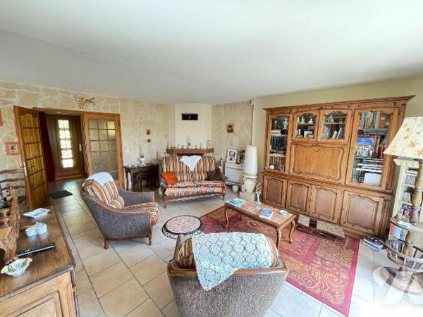 A vendre - Manosque (04) - Alpes de Haute Provence: 
Villa d'env 133,31 m² offrant de beaux vo...