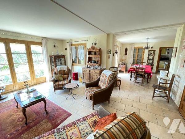 A vendre - Manosque (04) - Alpes de Haute Provence: 
Villa d'env 133,31 m² offrant de beaux vo...
