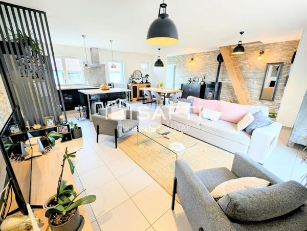 Maison 92 m², 2 chambres, terrasse, dépendances.