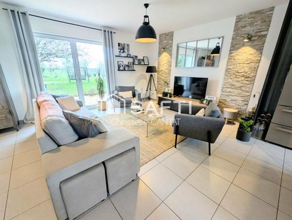 Maison 92 m², 2 chambres, terrasse, dépendances.