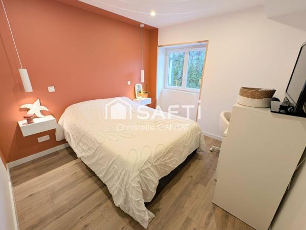 Maison 92 m², 2 chambres, terrasse, dépendances.