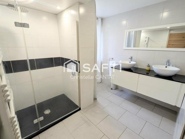 Maison 92 m², 2 chambres, terrasse, dépendances.