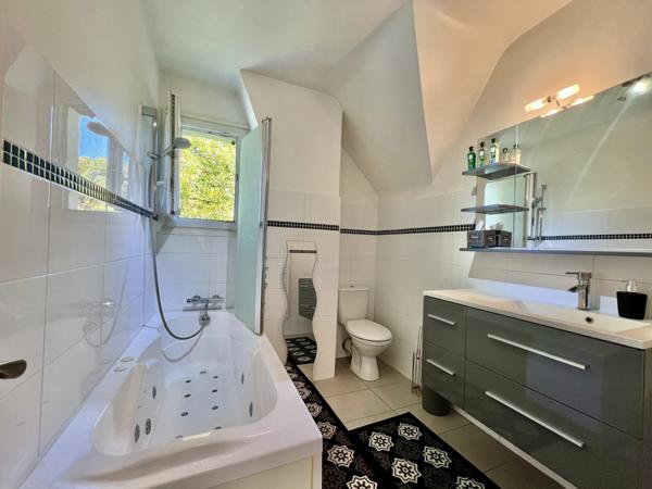 Marcoussis (91460) Propriété d'exception sur la butte de Marcoussis- 2 maisons- Piscine- Terrain boisée de 3279m2