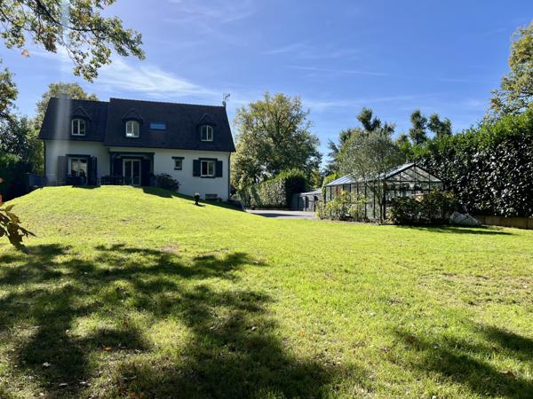 Marcoussis (91460) Propriété d'exception sur la butte de Marcoussis- 2 maisons- Piscine- Terrain boisée de 3279m2