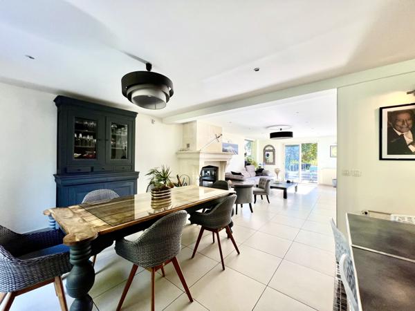 Marcoussis (91460) Propriété d'exception sur la butte de Marcoussis- 2 maisons- Piscine- Terrain boisée de 3279m2