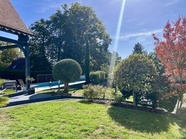 Marcoussis (91460) Propriété d'exception sur la butte de Marcoussis- 2 maisons- Piscine- Terrain boisée de 3279m2